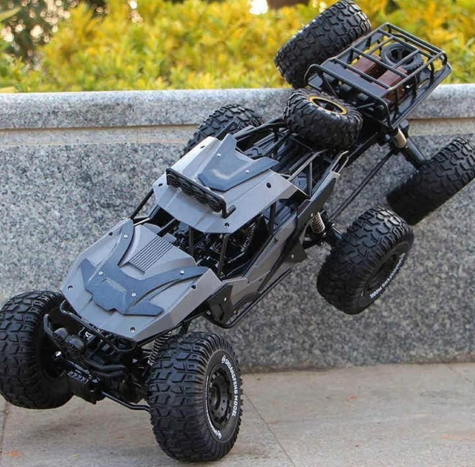 Huge 6x6 Rock Crawler – The Ultimate Off-Road Beast